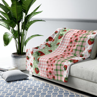 Cozy Strawberry Sherpa Fleece Blanket - Perfect for Picnics & Gifts