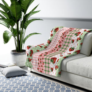Cozy Strawberry Sherpa Fleece Blanket - Perfect for Picnics & Gifts