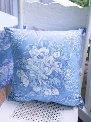 Throw pillow Blue Floral Blanche Cushion Cover