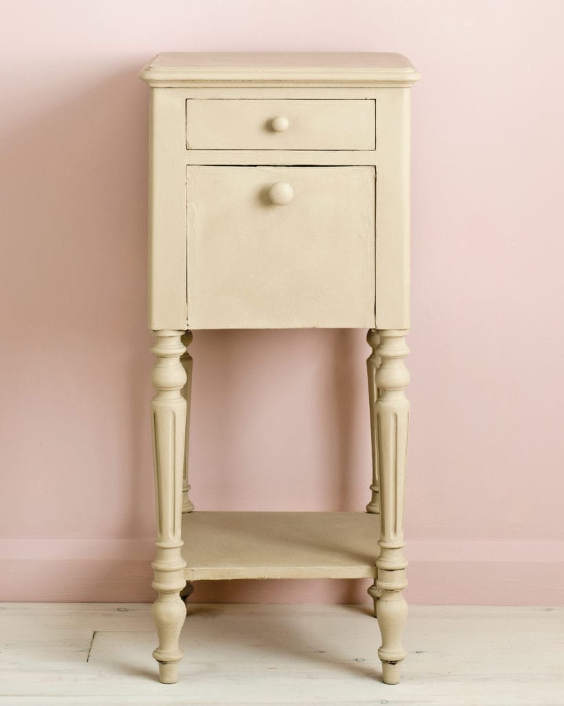 Annie Sloan Chalk Paint - French Linen (1 Litre) Annie Sloan Chalk Paint - French Linen (1 Litre)